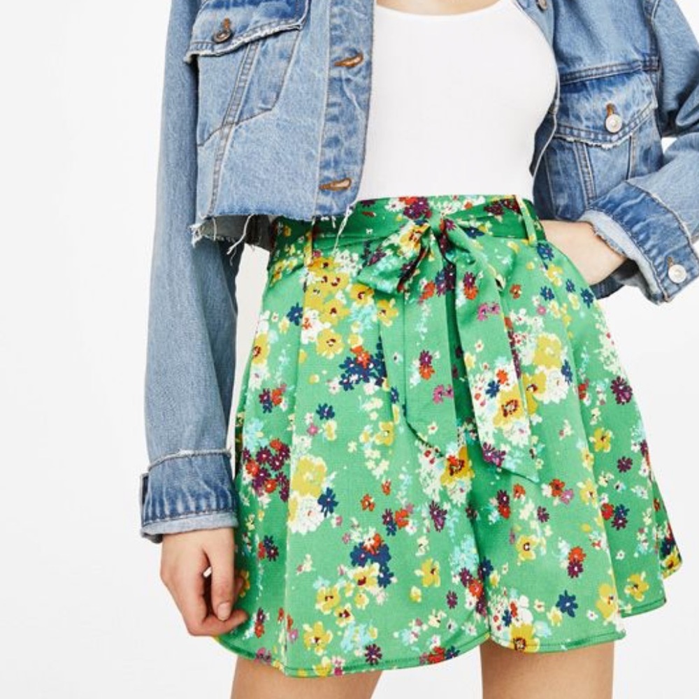 BERSHKA Green Floral High Waisted Tie Front Shorts